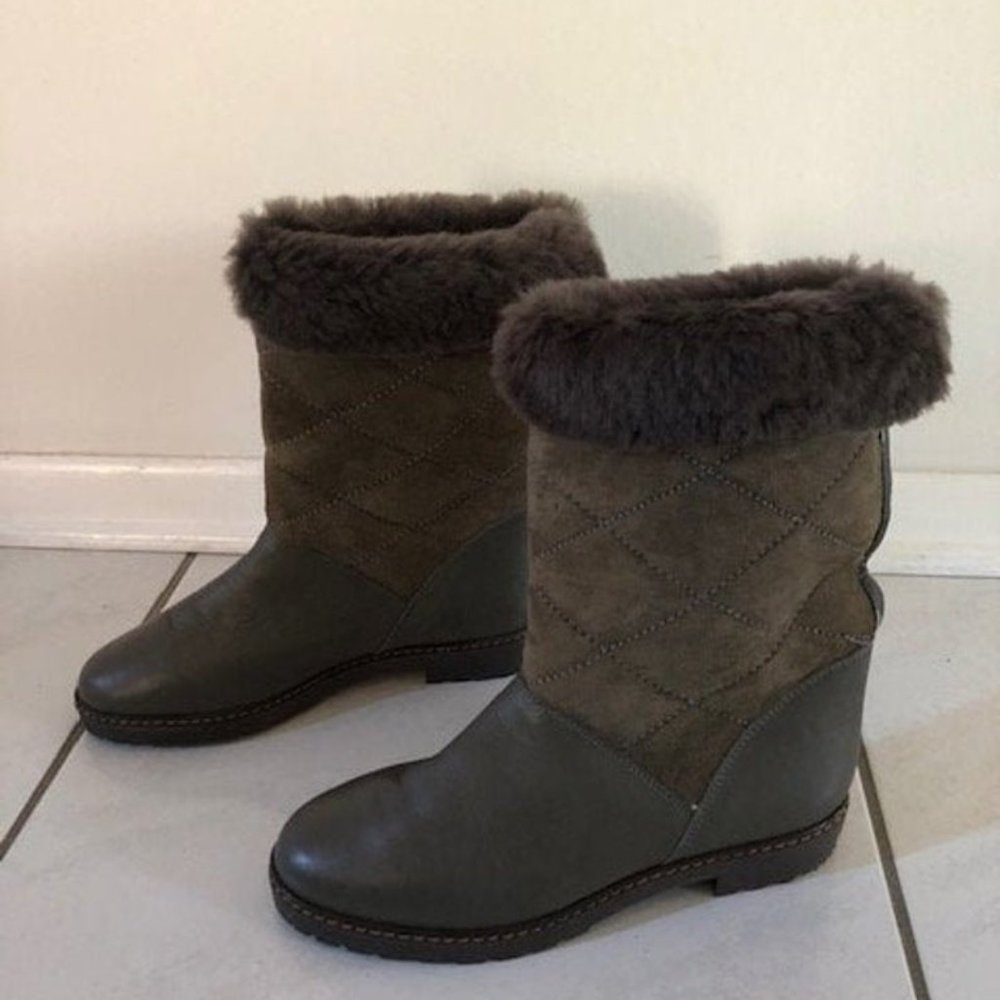 Leather shearling real fur vintage boots. Size: 7, 38